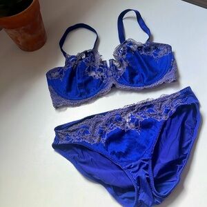 A set of matching Wacoal lace details bra and panty